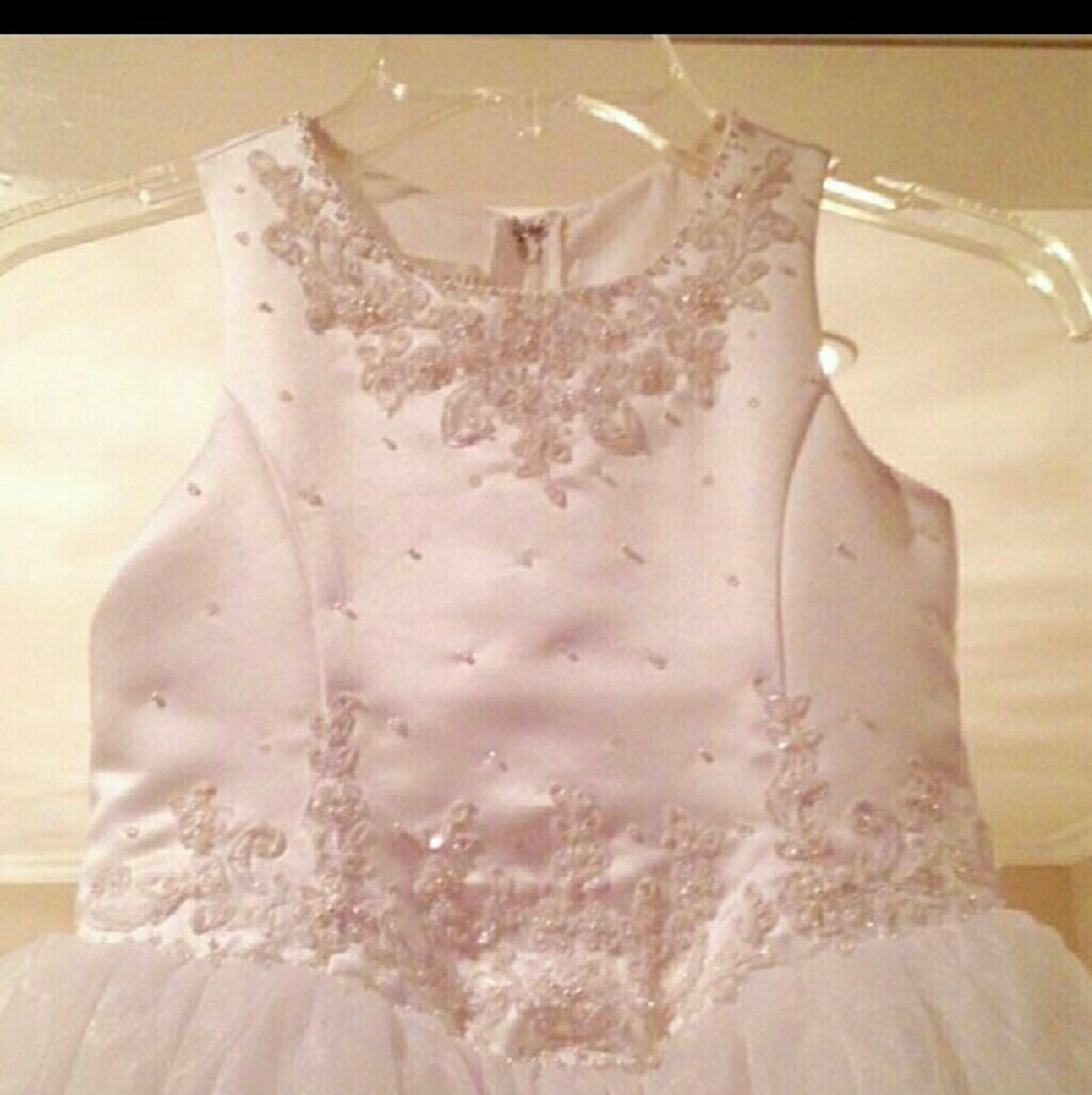 ❌❌SOLD❌❌ORGANZA BEADED PEARL DRESS WITH VEIL